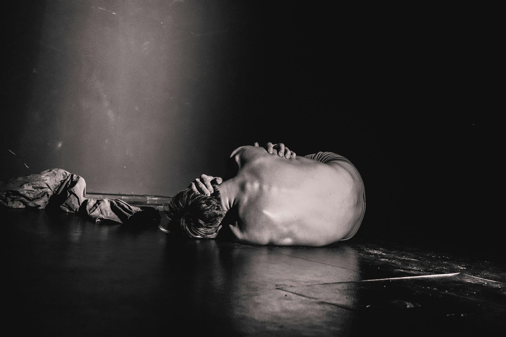 A gallbladder attack can cause severe pain in the abdomen (Image by Zygimantas Dukauskas/Unsplash)